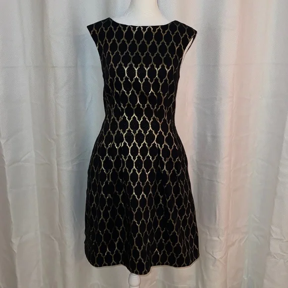 Vince Camuto Black and gold dress. Size 4, fully lined.